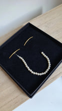 Carica l'immagine nel visualizzatore di Gallery, Orecchini Arco Pearl