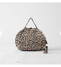 Carica l'immagine nel visualizzatore di Gallery, Shupatto - Compact Bag M - Ashiato