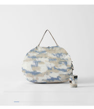 Carica l'immagine nel visualizzatore di Gallery, Shupatto - Compact Bag M - Ukigumo