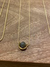 Carica l'immagine nel visualizzatore di Gallery, Collana pendente Beyond