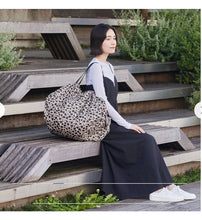 Carica l'immagine nel visualizzatore di Gallery, Shupatto - Compact Bag L - Ashiato