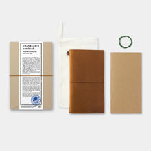 Carica l'immagine nel visualizzatore di Gallery, Traveler’s Notebook Regular - Taccuino con copertina in pelle cammello deluxe