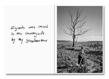 Carica l'immagine nel visualizzatore di Gallery, Libro I carry Her Photo with Me - Lindokuhle Sobekwa