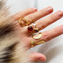 Carica l'immagine nel visualizzatore di Gallery, Anello di Luna d’acciaio