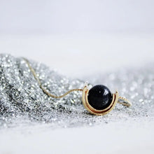 Carica l'immagine nel visualizzatore di Gallery, Collana pendente Beyond