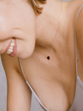 Carica l'immagine nel visualizzatore di Gallery, Collana Cuore Granata