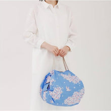 Carica l'immagine nel visualizzatore di Gallery, Shupatto - Compact Bag M - Hana Ni Tori