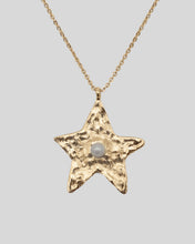 Carica l'immagine nel visualizzatore di Gallery, AVA Atelier - Collana Stella Oro con perla

