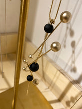 Carica l&#39;immagine nel visualizzatore di Gallery, Collana Aria Lariat Oro e Nero
