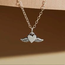 Carica l'immagine nel visualizzatore di Gallery, Collana mini cuore volante  argento
