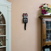 Carica l'immagine nel visualizzatore di Gallery, Kit Cat Clock - Edizione Limitata Occhi a Cuore l’Originale! Orologio Gatto
