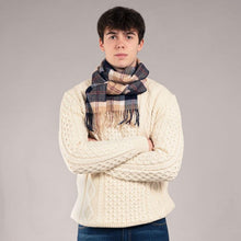 Carica l&#39;immagine nel visualizzatore di Gallery, Sciarpa Made in Scotland - Bannockbane Navy

