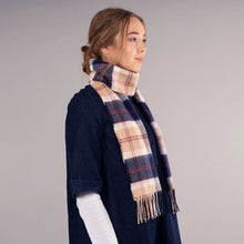 Carica l&#39;immagine nel visualizzatore di Gallery, Sciarpa Made in Scotland - Bannockbane Navy
