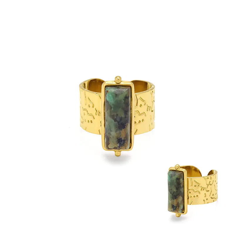Grande anello rettangolare cabochon in acciaio martellato