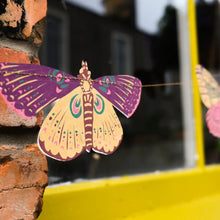 Carica l&#39;immagine nel visualizzatore di Gallery, East End Press - Ghirlanda Farfalle
