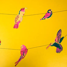 Carica l&#39;immagine nel visualizzatore di Gallery, East End Press - Ghirlanda Uccelli Tropicali
