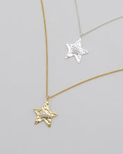 Carica l'immagine nel visualizzatore di Gallery, AVA Atelier - Collana Stella Oro con perla
