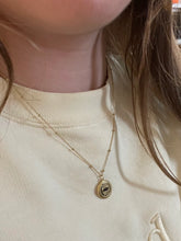 Carica l'immagine nel visualizzatore di Gallery, Collana in acciaio placcato con pendente Occhio Sacro
