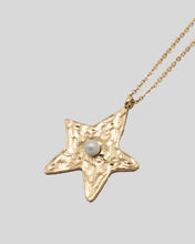 Carica l'immagine nel visualizzatore di Gallery, AVA Atelier - Collana Stella Oro con perla

