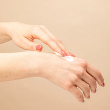 Carica l'immagine nel visualizzatore di Gallery, We Inspire Beauty - Cofanetto Baci di Frutti
