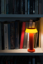 Carica l&#39;immagine nel visualizzatore di Gallery, Lampada Portatile Ricaricabile Sowden PL1
