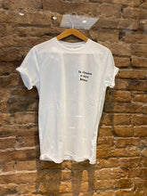 Carica l&#39;immagine nel visualizzatore di Gallery, La Classica T-Shirt Bianca
