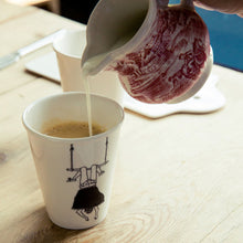 Carica l&#39;immagine nel visualizzatore di Gallery, Mug Ragazza Trapezista
